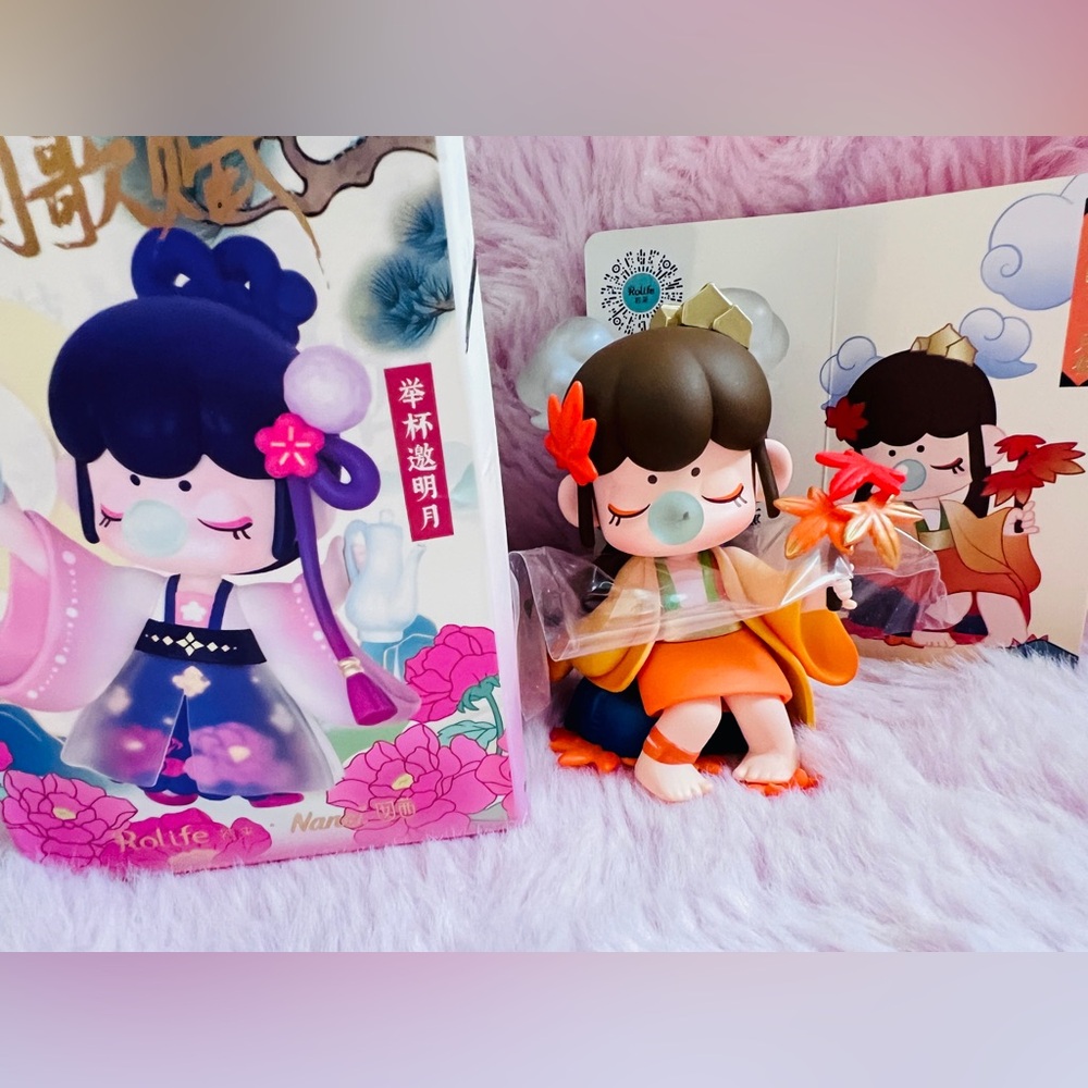 NANCI “Odes and Songs” Series Figures -  “ Maple Leaves”